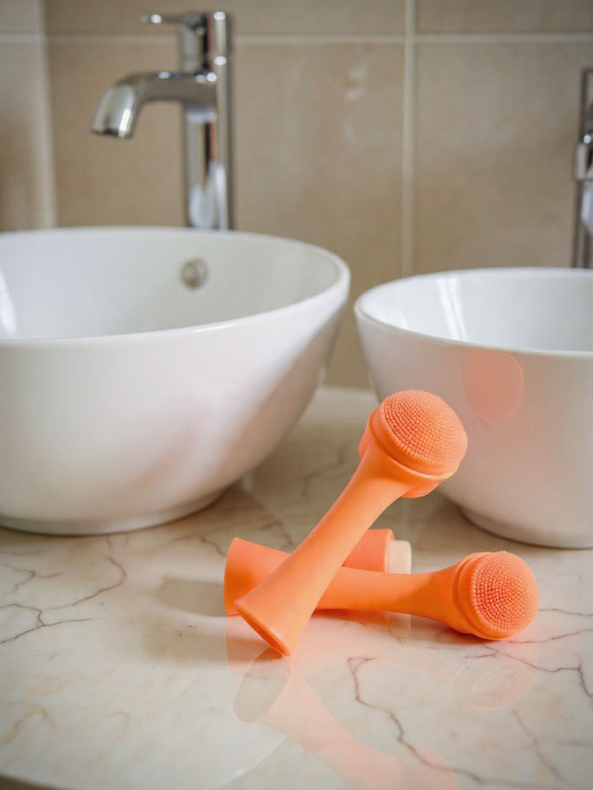 Facial cleansing brush
